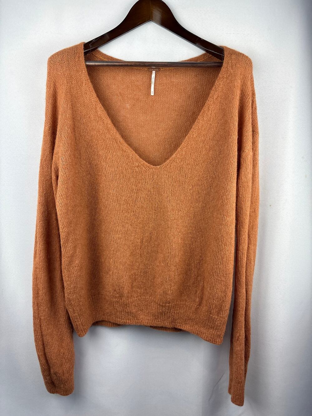 Women’s Free People Medium Tera-Cotta V-Neck Sweater